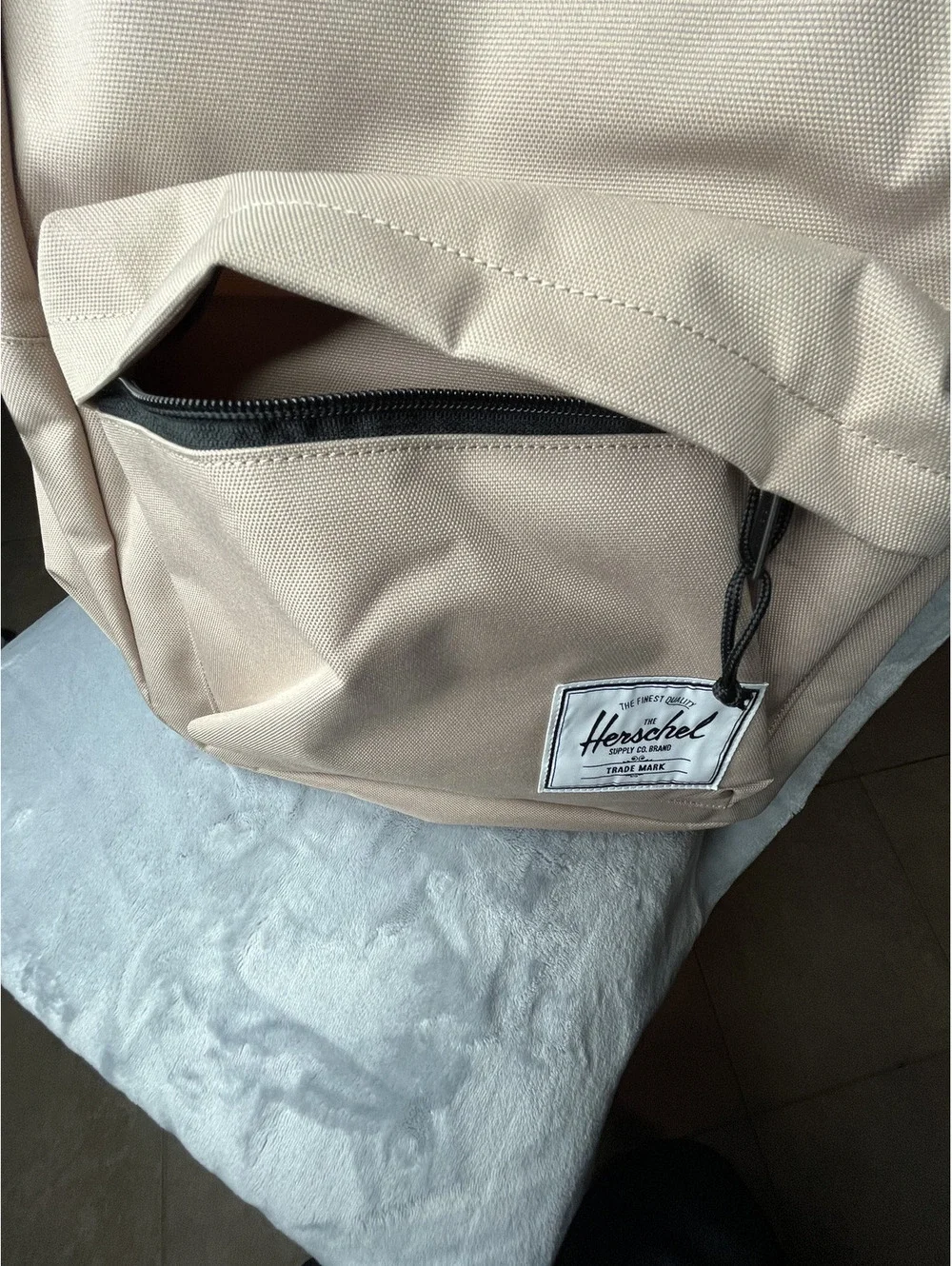 NWT Herschel Light Taupe/Classic Backpack Size XL